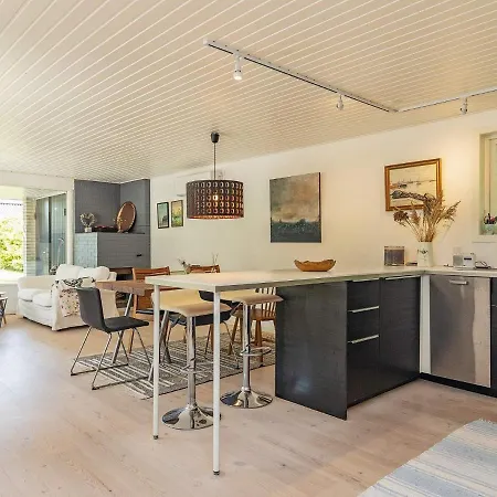 6 Person In Albaek-by Traum